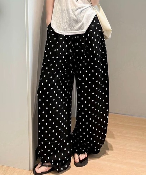 yuue' ( wear )（ユーイ）の「ドット柄カーブワイドイージーパンツ（その他パンツ・レディース・ブラック/オートミール・FREE）」の4枚目の写真