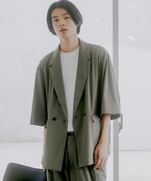 tk.TAKEO KIKUCHI(ティーケータケオキクチ)の「【接触冷感/UVCUT/セットアップ対応可】COOL PLAY5部袖ジャケット(テーラードジャケット・メンズ・ダークグレー/ライトグレー/オリーブ/ブラック・03/02/01)」の4枚目の写真