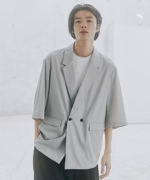 tk.TAKEO KIKUCHI(ティーケータケオキクチ)の「【接触冷感/UVCUT/セットアップ対応可】COOL PLAY5部袖ジャケット(テーラードジャケット・メンズ・ダークグレー/ライトグレー/オリーブ/ブラック・03/02/01)」の1枚目の写真