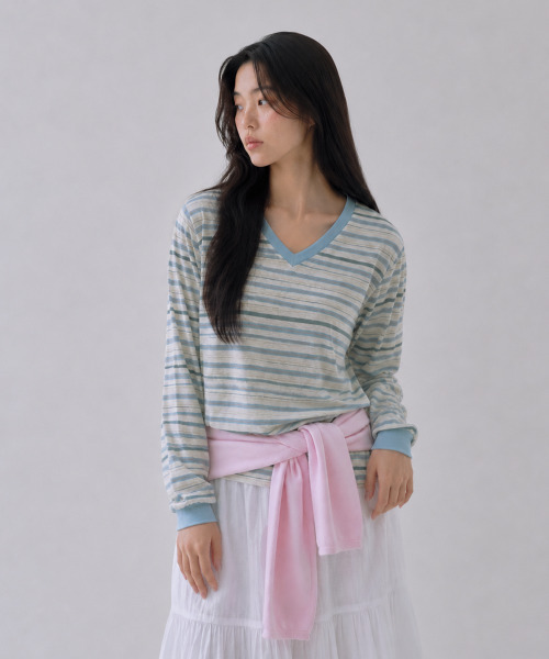 SAYUU(サユ)の「マイルドストライプVネックTシャツライトブルー(Tシャツ/カットソー・レディース・ライトブルー・FREE)」の1枚目の写真