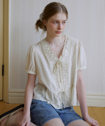 KNOWNBETTER（ノウンベター）の「Floral frill blouse [KNSS08BL04]_Ivory（シャツ/ブラウス）」