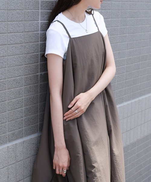 Bab(バブ)の「裾バルーンバックギャザーキャミワンピース(ワンピース・レディース・ブラック/ベージュ/チャコールグレー・M)」の21枚目の写真