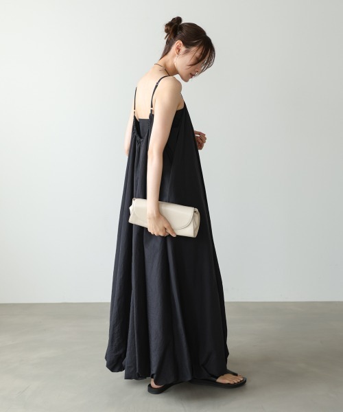 Bab(バブ)の「裾バルーンバックギャザーキャミワンピース(ワンピース・レディース・ブラック/ベージュ/チャコールグレー・M)」の15枚目の写真