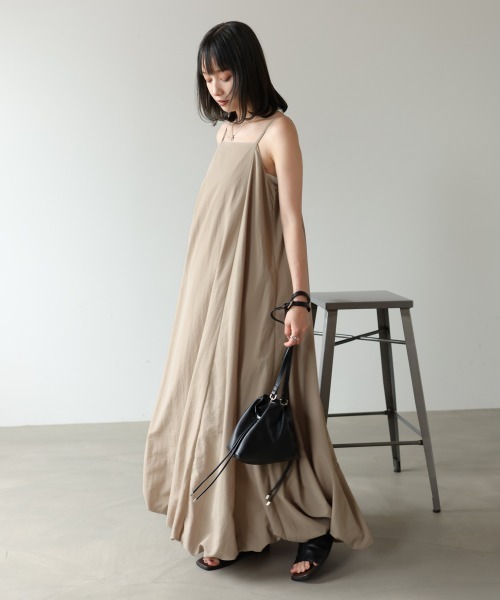 Bab(バブ)の「裾バルーンバックギャザーキャミワンピース(ワンピース・レディース・ブラック/ベージュ/チャコールグレー・M)」の4枚目の写真