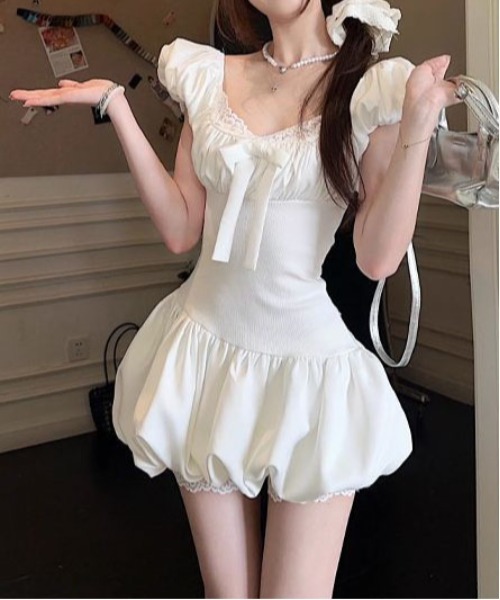 &soiree(アンドソワレ)の「スクエアネックバルーン半袖ワンピース(ワンピース・レディース・ホワイト・LARGE/MEDIUM/SMALL)」の2枚目の写真
