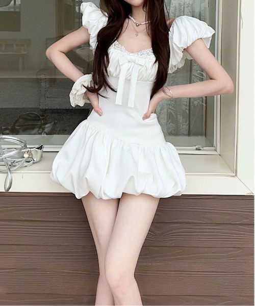 &soiree(アンドソワレ)の「スクエアネックバルーン半袖ワンピース(ワンピース・レディース・ホワイト・LARGE/MEDIUM/SMALL)」の3枚目の写真