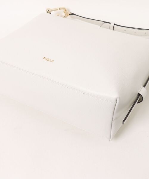 FURLA(フルラ)の「フルラ トニー (Furla Tonie) ショルダーバッグ(ショルダーバッグ・レディース・ホワイト・ONE SIZE)」の9枚目の写真