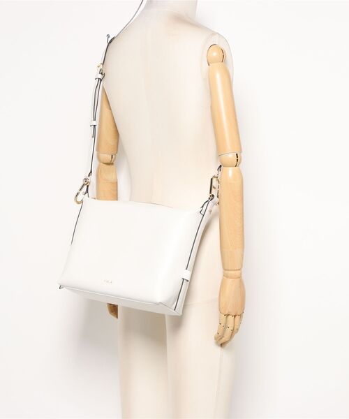 FURLA(フルラ)の「フルラ トニー (Furla Tonie) ショルダーバッグ(ショルダーバッグ・レディース・ホワイト・ONE SIZE)」の7枚目の写真