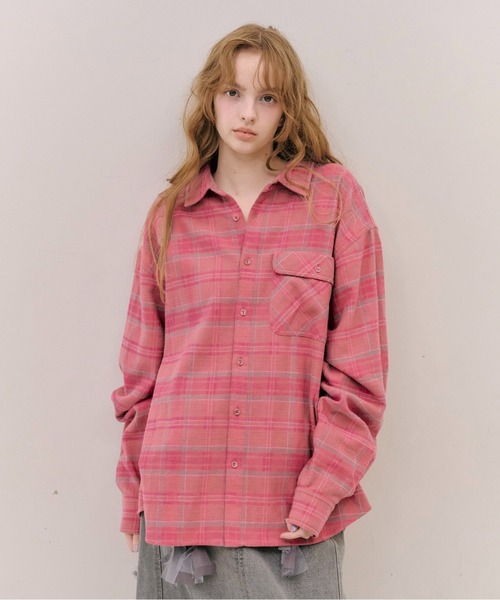 J1U by LA BELLE ETUDE(ジユウバイラベルエチュード)の「オーバーサイズPINKチェックシャツ(シャツ/ブラウス・レディース・フューシャピンク/ピンク・FREE)」の3枚目の写真