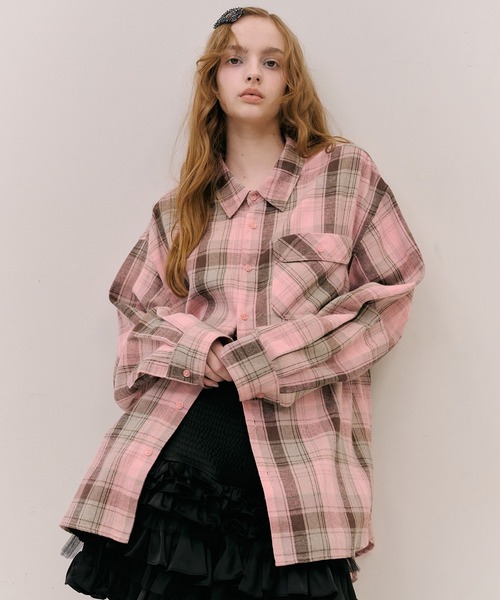 J1U by LA BELLE ETUDE(ジユウバイラベルエチュード)の「オーバーサイズPINKチェックシャツ(シャツ/ブラウス・レディース・フューシャピンク/ピンク・FREE)」の5枚目の写真