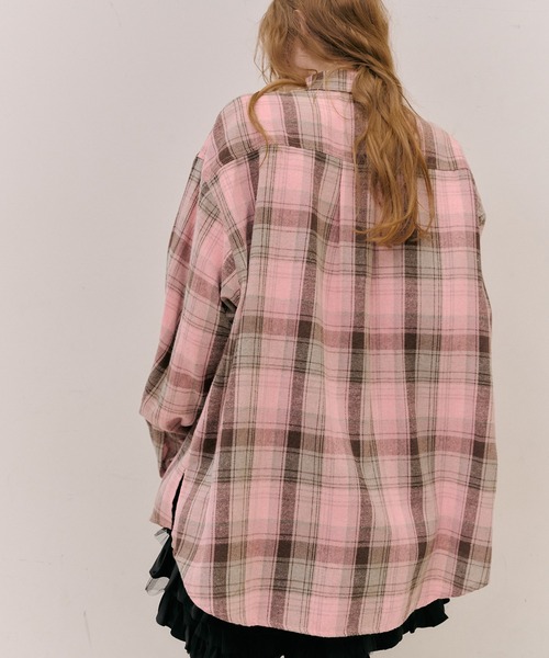 J1U by LA BELLE ETUDE(ジユウバイラベルエチュード)の「オーバーサイズPINKチェックシャツ(シャツ/ブラウス・レディース・フューシャピンク/ピンク・FREE)」の11枚目の写真