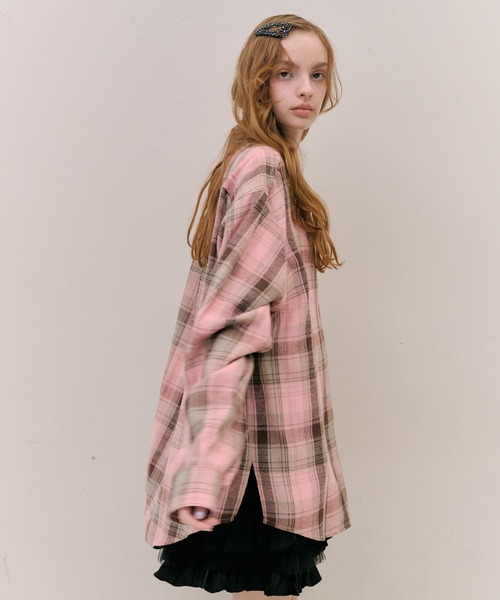 J1U by LA BELLE ETUDE(ジユウバイラベルエチュード)の「オーバーサイズPINKチェックシャツ(シャツ/ブラウス・レディース・フューシャピンク/ピンク・FREE)」の12枚目の写真