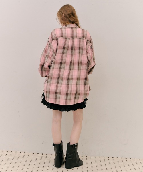 J1U by LA BELLE ETUDE(ジユウバイラベルエチュード)の「オーバーサイズPINKチェックシャツ(シャツ/ブラウス・レディース・フューシャピンク/ピンク・FREE)」の16枚目の写真