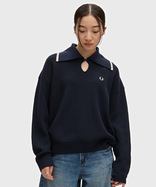 FRED PERRY（フレッドペリー）の「Wide Collar Knitted Shirt／ワイドカラーニットシャツ（ニット/セーター・レディース・ネイビー/プラム・10）」の2枚目の写真