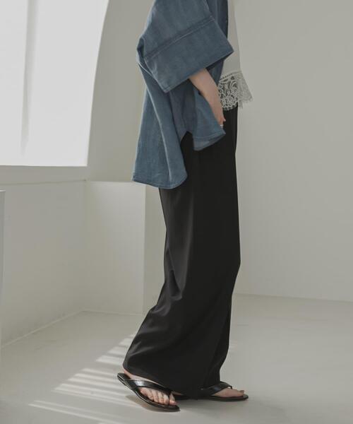 URBAN RESEARCH(アーバンリサーチ)の「『UVカット/イージーケア』ドライギャバツータックパンツ(その他パンツ・レディース・ブラック/グレー・38/36)」の3枚目の写真