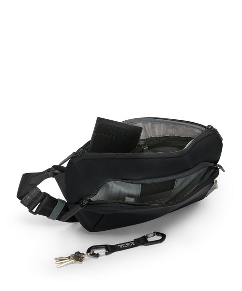 TUMI（トゥミ）の「TUMI AXIS ミディアム・スリング（ボディバッグ/ウエストポーチ・メンズ・ネイビー/ブラック・FREE）」の9枚目の写真