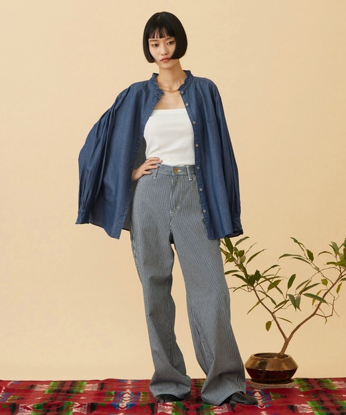 Lee(リー)の「Lee FRILL DENIM SHIRTS / フリルデニムシャツ(シャツ/ブラウス・レディース・ホワイト/インディゴブルー・MEDIUM/SMALL)」の3枚目の写真
