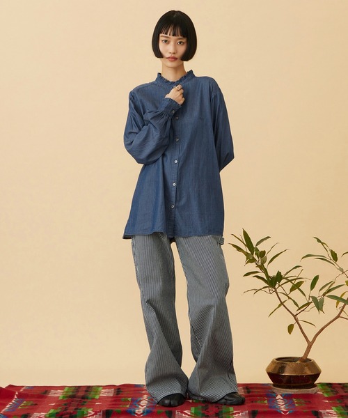 Lee(リー)の「Lee FRILL DENIM SHIRTS / フリルデニムシャツ(シャツ/ブラウス・レディース・ホワイト/インディゴブルー・MEDIUM/SMALL)」の5枚目の写真