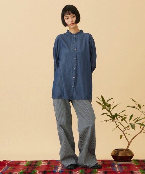 Lee(リー)の「Lee FRILL DENIM SHIRTS / フリルデニムシャツ(シャツ/ブラウス・レディース・ホワイト/インディゴブルー・MEDIUM/SMALL)」の6枚目の写真