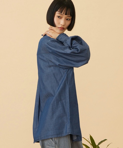 Lee(リー)の「Lee FRILL DENIM SHIRTS / フリルデニムシャツ(シャツ/ブラウス・レディース・ホワイト/インディゴブルー・MEDIUM/SMALL)」の10枚目の写真