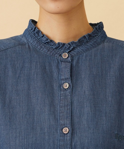 Lee(リー)の「Lee FRILL DENIM SHIRTS / フリルデニムシャツ(シャツ/ブラウス・レディース・ホワイト/インディゴブルー・MEDIUM/SMALL)」の13枚目の写真