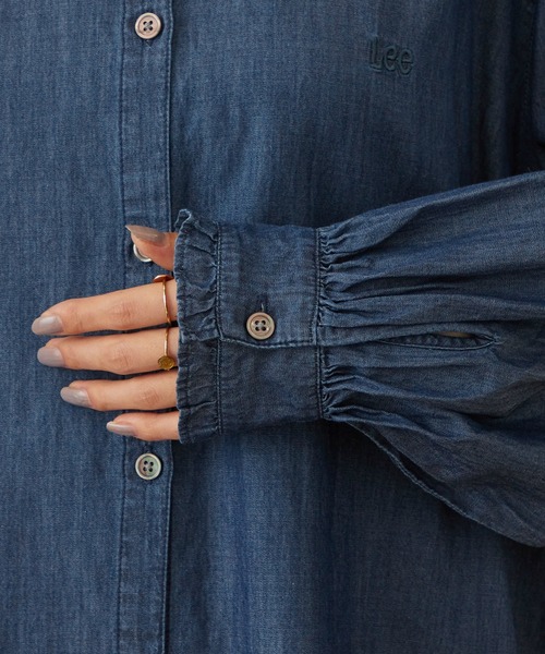 Lee(リー)の「Lee FRILL DENIM SHIRTS / フリルデニムシャツ(シャツ/ブラウス・レディース・ホワイト/インディゴブルー・MEDIUM/SMALL)」の14枚目の写真