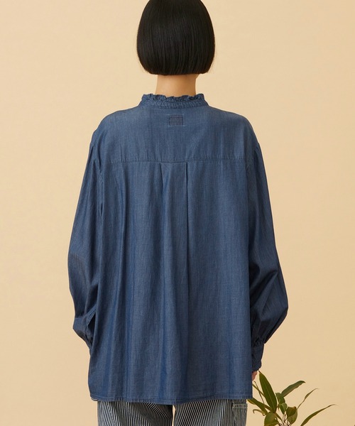 Lee(リー)の「Lee FRILL DENIM SHIRTS / フリルデニムシャツ(シャツ/ブラウス・レディース・ホワイト/インディゴブルー・MEDIUM/SMALL)」の16枚目の写真