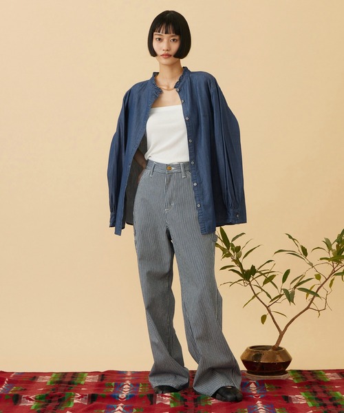 Lee(リー)の「Lee FRILL DENIM SHIRTS / フリルデニムシャツ(シャツ/ブラウス・レディース・ホワイト/インディゴブルー・MEDIUM/SMALL)」の18枚目の写真