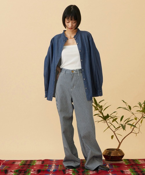 Lee(リー)の「Lee FRILL DENIM SHIRTS / フリルデニムシャツ(シャツ/ブラウス・レディース・ホワイト/インディゴブルー・MEDIUM/SMALL)」の19枚目の写真