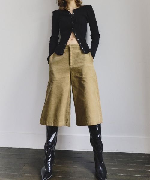 HANNE(アン)の「ローライズコーデュロイバミューダパンツ(その他パンツ・レディース・ネイビー/ベージュ・S/M)」の1枚目の写真