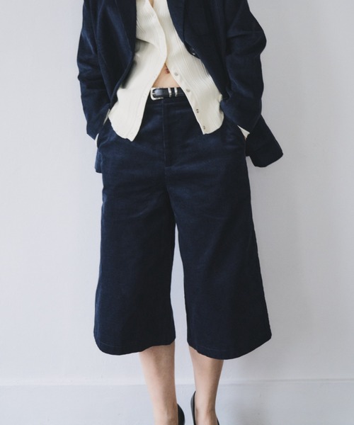 HANNE(アン)の「ローライズコーデュロイバミューダパンツ(その他パンツ・レディース・ネイビー/ベージュ・S/M)」の2枚目の写真