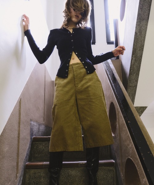 HANNE(アン)の「ローライズコーデュロイバミューダパンツ(その他パンツ・レディース・ネイビー/ベージュ・S/M)」の21枚目の写真