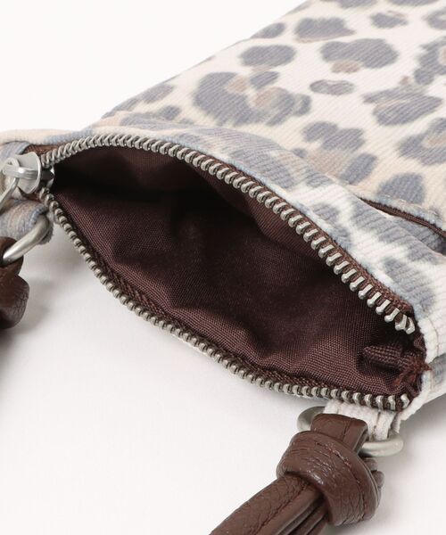 ROXY(ロキシー)の「ROXY REEF COVER SMALL BAG ヒョウ柄ミニショルダーバッグ 【2026年秋冬モデル】(ショルダーバッグ・レディース・レオパード・FREE)」の4枚目の写真