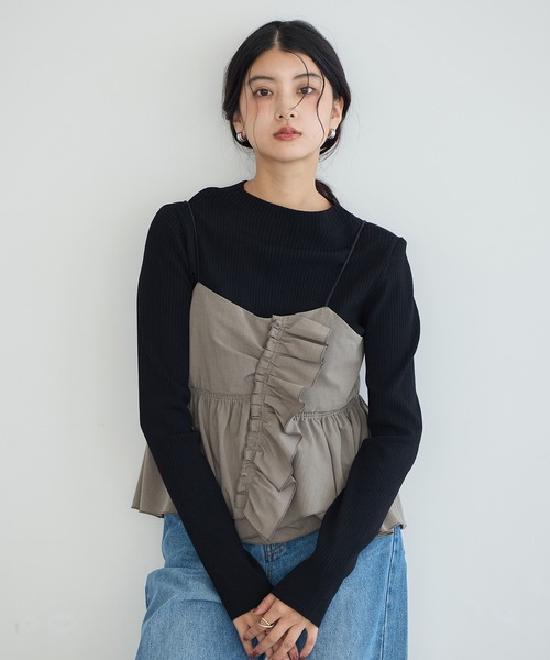 YECCA VECCA(イェッカヴェッカ)の「【2点SET】ラッフルキャミセット長袖ニット(ニット/セーター・レディース・ブラック/ダークベージュ・FREE)」の1枚目の写真