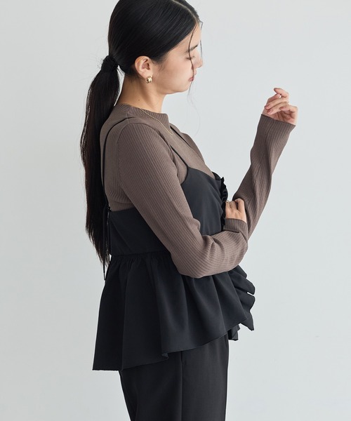 YECCA VECCA(イェッカヴェッカ)の「【2点SET】ラッフルキャミセット長袖ニット(ニット/セーター・レディース・ブラック/ダークベージュ・FREE)」の8枚目の写真