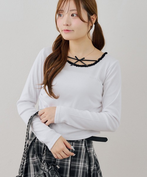 continuer de NICE CLAUP（コンティニューデナイスクラップ）の「配色リボンドロストロンTEE（Tシャツ/カットソー・レディース・ブラウン/ブラック/オフホワイト・FREE）」の2枚目の写真