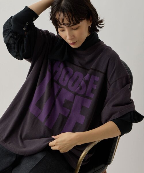 Whim Gazette（ウィムガゼット）の「【KATHARINE HAMNETT】スローガンフットボールTシャツ（Tシャツ/カットソー・レディース・パープル/ピンクベージュ・FREE）」の2枚目の写真