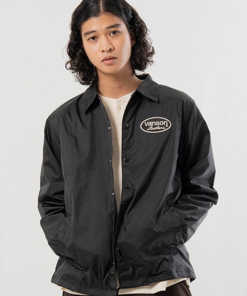 VANSON(ヴァンソン)の「VANSON-ロゴ・ナイロン コーチJKT(ナイロンジャケット・メンズ・ブラック/ワイン・XL/L/M)」の1枚目の写真