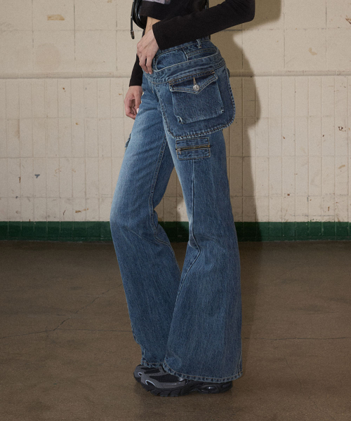 NO EXTRA TOUCH(ノー・エクストラ・タッチ)の「Kaihara Belt Bag Utility Low Bootcut Pants (Blue) / 26FWPT003BL(デニムパンツ・レディース・その他・SMALL/MEDIUM/LARGE/X-SMALL)」の2枚目の写真