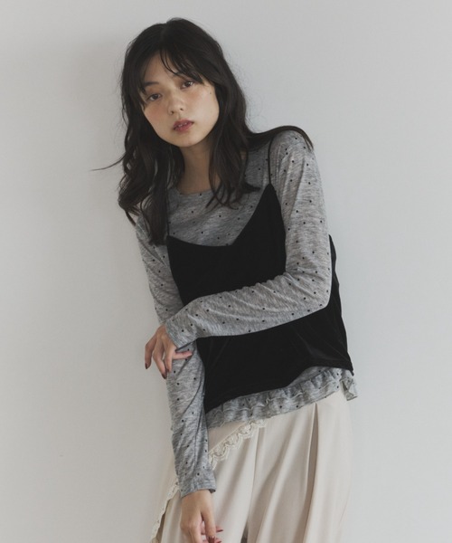 ELNEsoi(エルネソワ)の「ベロアビスチェ付きドット裾フリルカットソー(Tシャツ/カットソー・レディース・ベージュ/グレー・FREE)」の4枚目の写真