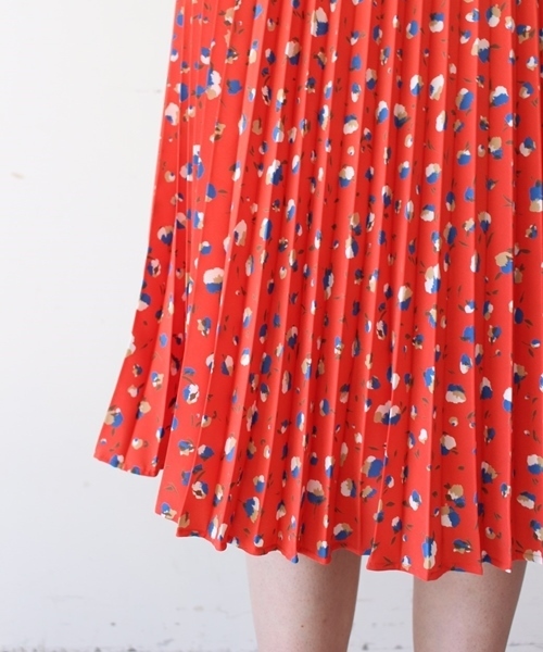 Banner Barrett(バナーバレット)の「FLORAL PRINT PLEATEDSKIRT(スカート・レディース・レッド/ブラック・38/36)」の7枚目の写真