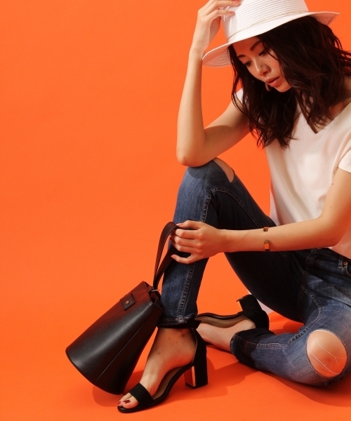 Andemiu（アンデミュウ）の「【取り外し可能なアクセ付き!】アクセツキリョウＶ／Ｎカット765571（Tシャツ/カットソー・レディース・カーキ/オフホワイト/ライトグレー/レッド・FREE）」の2枚目の写真