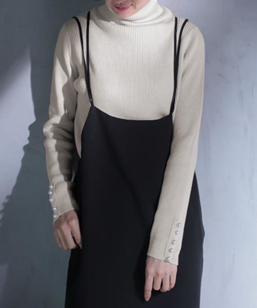antiqua（アンティカ）の「パール付きリブタートルニットトップス（ニット/セーター・レディース・ブラック/グレー/ベージュ/ネイビー・FREE）」の3枚目の写真