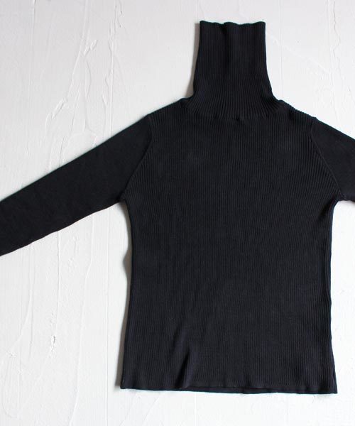 antiqua（アンティカ）の「パール付きリブタートルニットトップス（ニット/セーター・レディース・ブラック/グレー/ベージュ/ネイビー・FREE）」の11枚目の写真