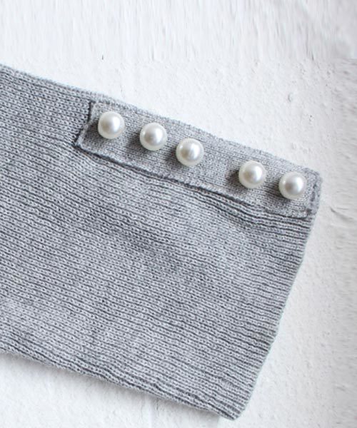 antiqua（アンティカ）の「パール付きリブタートルニットトップス（ニット/セーター・レディース・ブラック/グレー/ベージュ/ネイビー・FREE）」の8枚目の写真