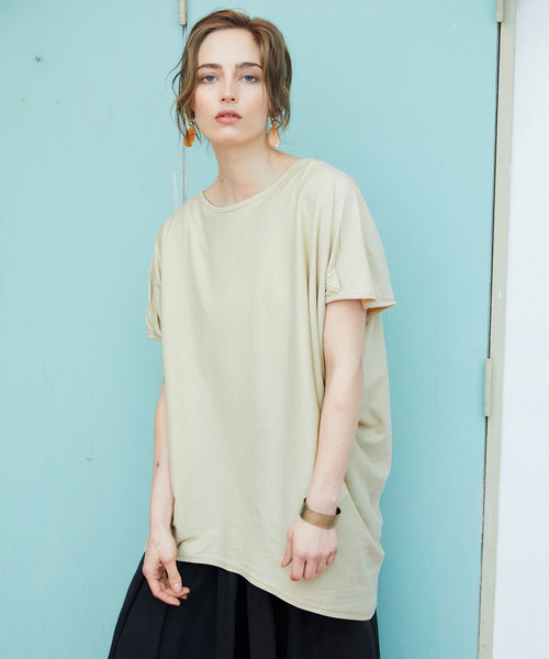 Chaco closet(チャコ クローゼット)の「綿ワイドアシンメトリートップス(Tシャツ/カットソー・レディース・オフホワイト/ブラック/チャコールグレー/ベージュ/カーキ・M-L)」の1枚目の写真