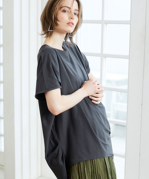 Chaco closet(チャコ クローゼット)の「綿ワイドアシンメトリートップス(Tシャツ/カットソー・レディース・オフホワイト/ブラック/チャコールグレー/ベージュ/カーキ・M-L)」の4枚目の写真