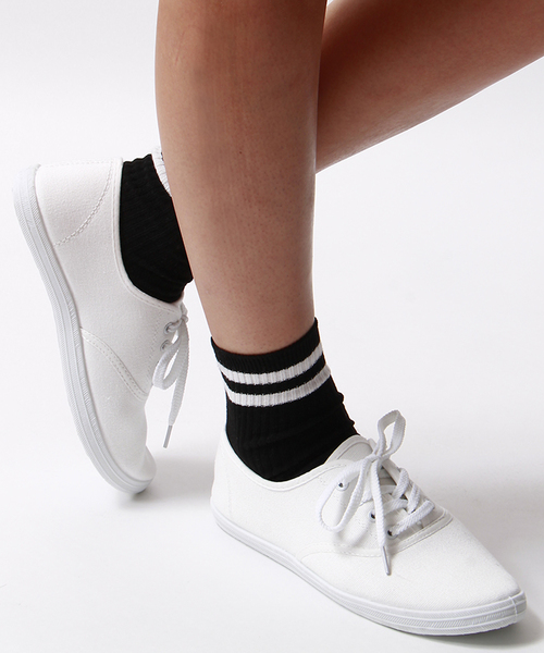 WEGO（ウィゴー）の「WEGO/キャンバススニーカー（スニーカー・レディース・ホワイト/ブラック/グリーン/パープル/ピンク/ダークグリーン/ネイビー/ワイン・23.5/24.5）」の2枚目の写真