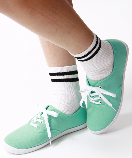 WEGO（ウィゴー）の「WEGO/キャンバススニーカー（スニーカー・レディース・ホワイト/ブラック/グリーン/パープル/ピンク/ダークグリーン/ネイビー/ワイン・23.5/24.5）」の4枚目の写真