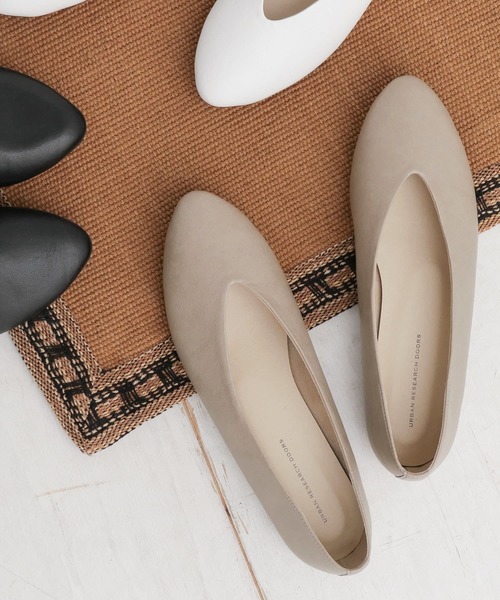 URBAN RESEARCH DOORS（アーバンリサーチドアーズ）の「Vカットパンプス（パンプス・レディース・グレー系その他/ブラック/オフホワイト・37/36/38）」の5枚目の写真